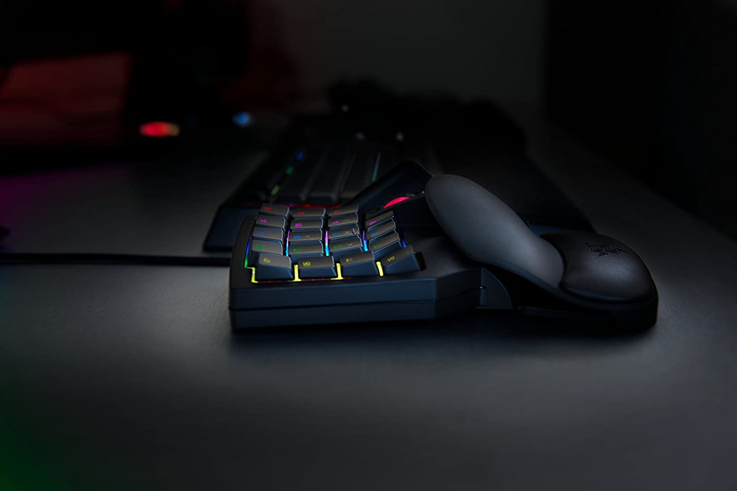 Tartarus V2 Gaming Keypad: Mecha-Membrane Key Switches, 32 Programmable Keys, Customizable Chroma RGB Lighting, Programmable Macros, Classic Black