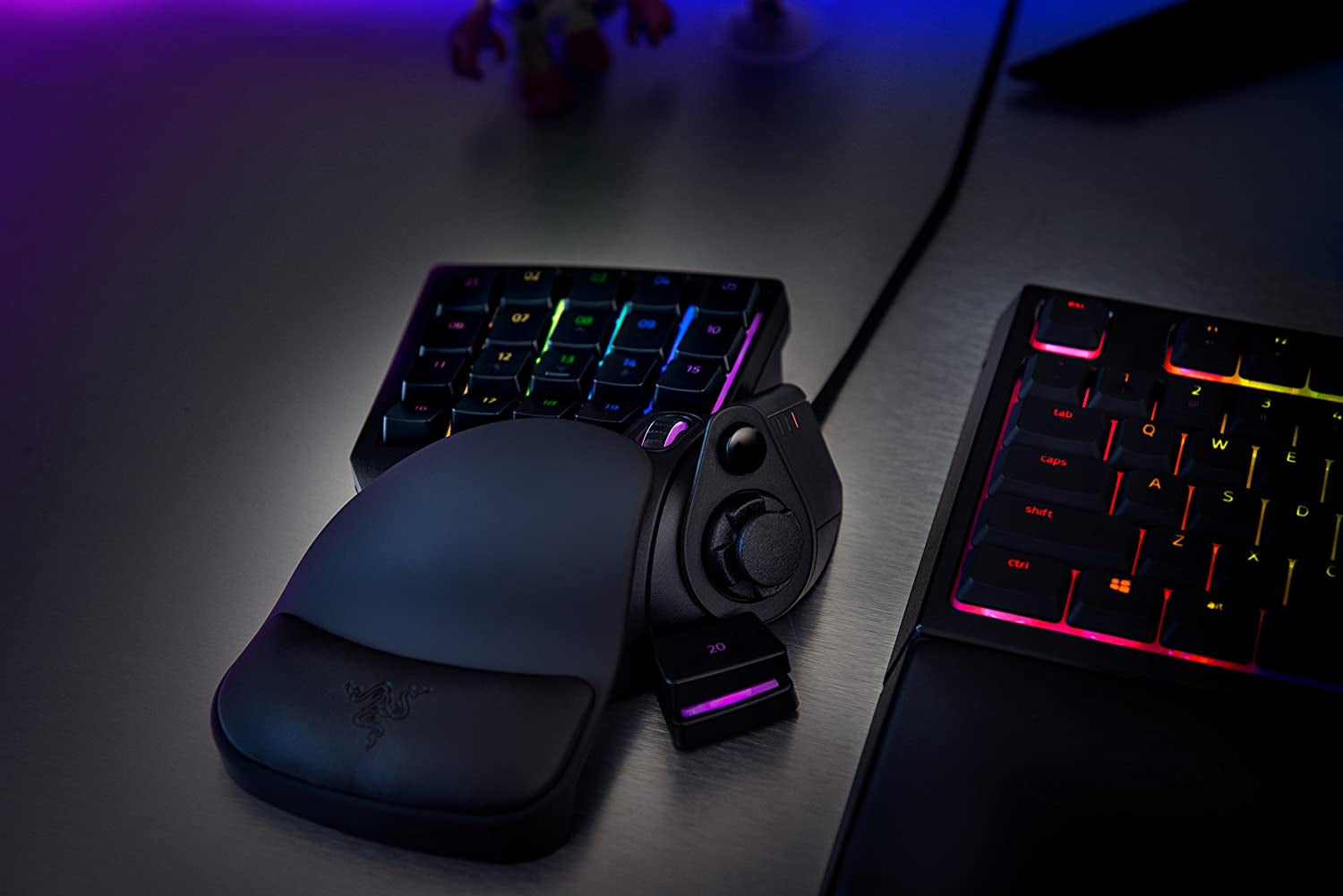 Tartarus V2 Gaming Keypad: Mecha-Membrane Key Switches, 32 Programmable Keys, Customizable Chroma RGB Lighting, Programmable Macros, Classic Black