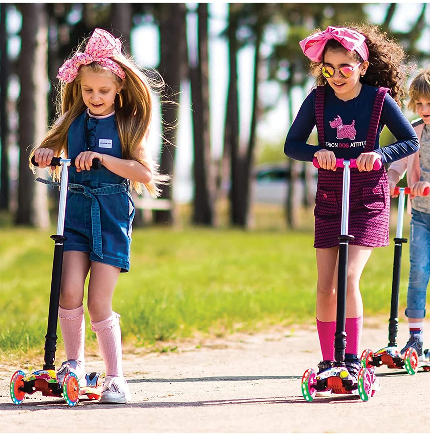 Youth Scooters: 3-Wheel Kick Scooter for Toddlers, Boys, and Girls, with 4 Adjustable Height Options, Lean-to-Steer Design, Extra-Wide Deck, and Light-Up Wheels, Suitable for Children Ages 3 to 14