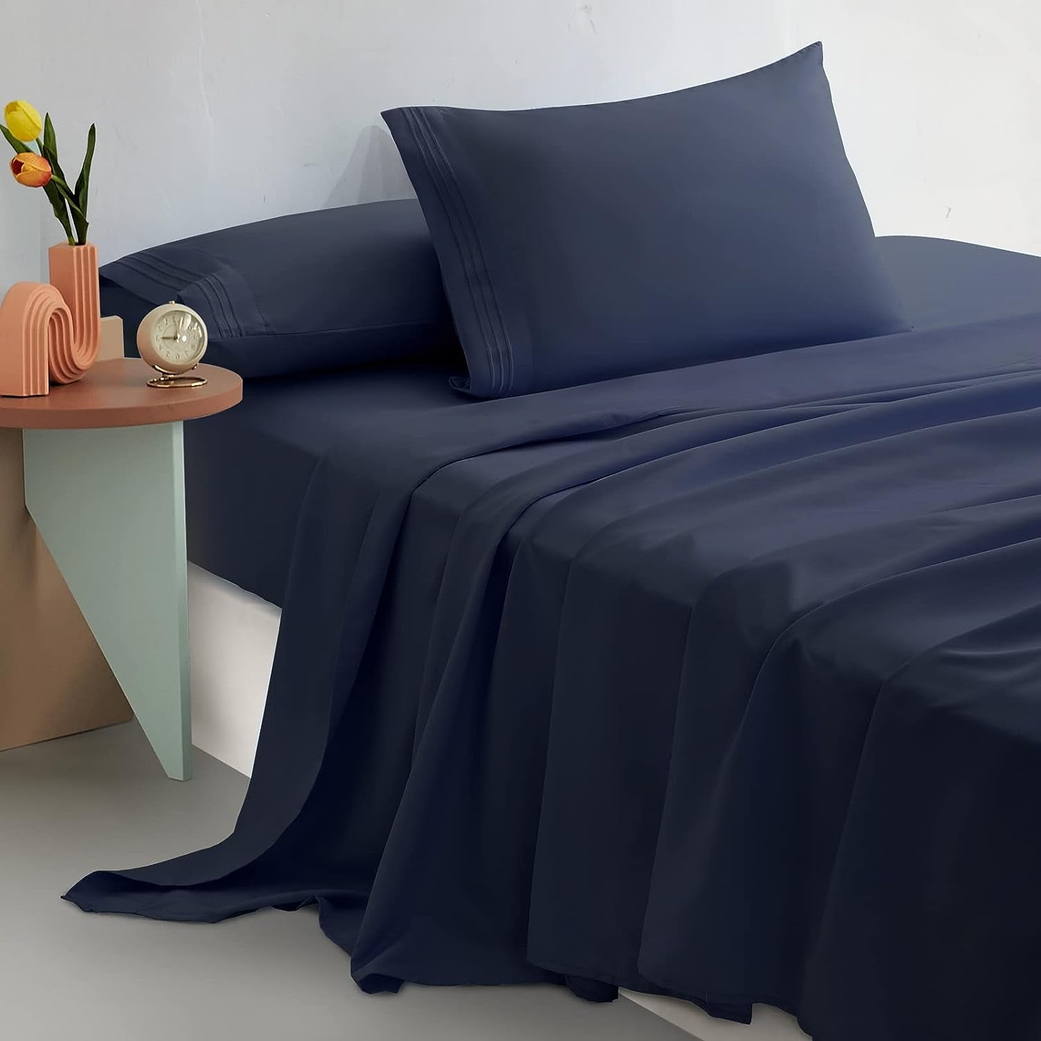Queen Size Bed Sheets Set - Includes 1 Flat Sheet, 1 Fitted Sheet with a 16-Inch Deep Pocket, and 2 Pillowcases. Made from Super Soft Microfiber with a 1800 Thread Count. These Beddings are Wrinkle-Free and Resistant to Shrinkage. Color: Navy Blue.