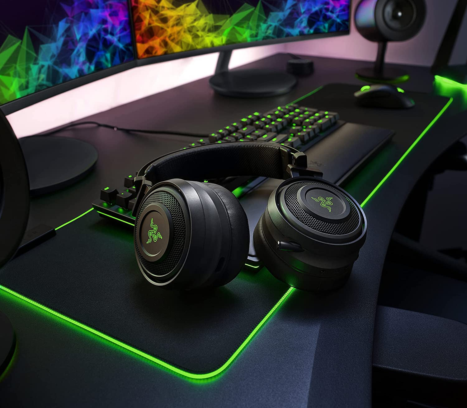 Wide Classic Black Gaming Mousepad: Extended Size with Customizable Chroma RGB Lighting - Soft Cloth Material for Balanced Control and Speed - Non-Slip Rubber Base