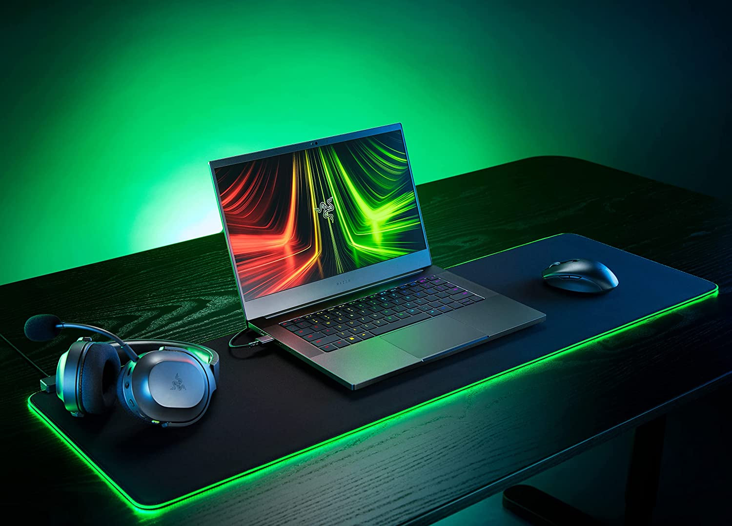 Wide Classic Black Gaming Mousepad: Extended Size with Customizable Chroma RGB Lighting - Soft Cloth Material for Balanced Control and Speed - Non-Slip Rubber Base