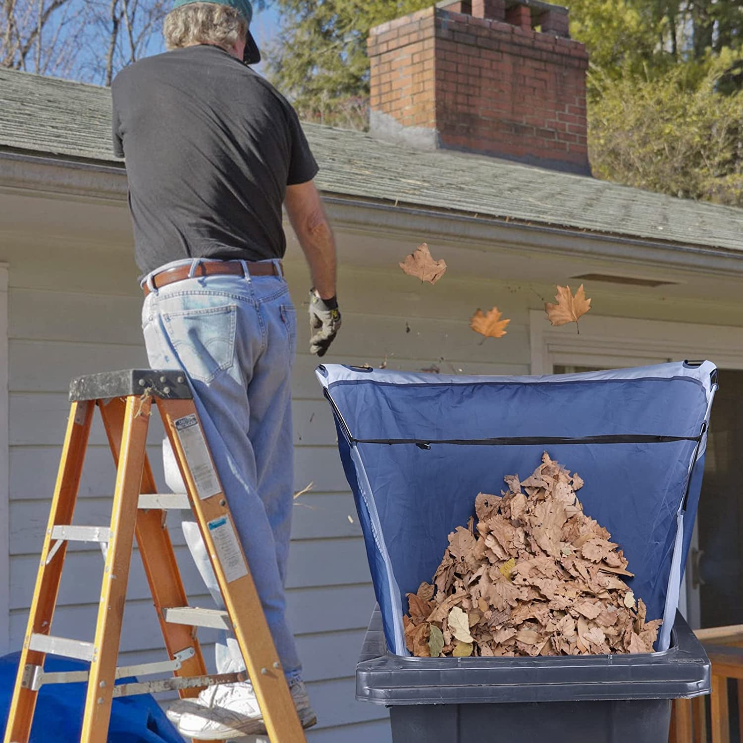 Collapsible and Reusable Leaf Collector: A Heavy-Duty Yard Waste Tool for Leaf Pickup and Loading, Featuring a Foldable Dustpan Design