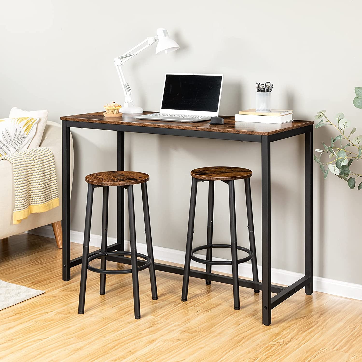 Set of 2 Industrial Bar Stools: Round Bar Chairs with Footrest, Black Steel Frame, Adjustable Feet, Ideal for Living Room, Dining Room, Kitchen - Rustic Brown with an Industrial Design 