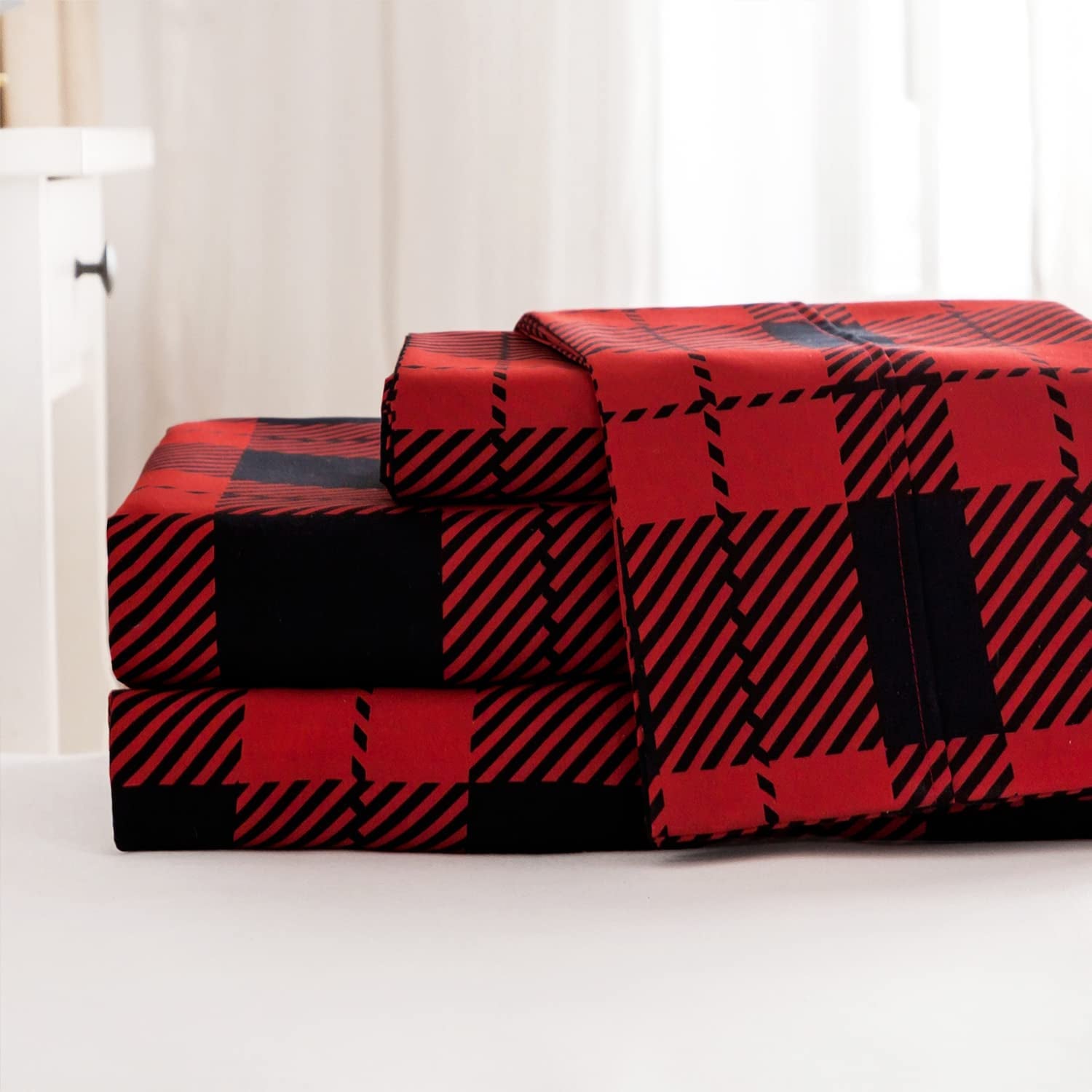 4-Piece King Size Bed Sheets Set - Red Black Plaid Patterned Sheets made from Soft and Warm 1800 Thread Count Brushed Microfiber. Designed with an 8-17" Deep Pocket for a secure fit on your mattress. These Winter Warm Bedsheets are Machine Washable 