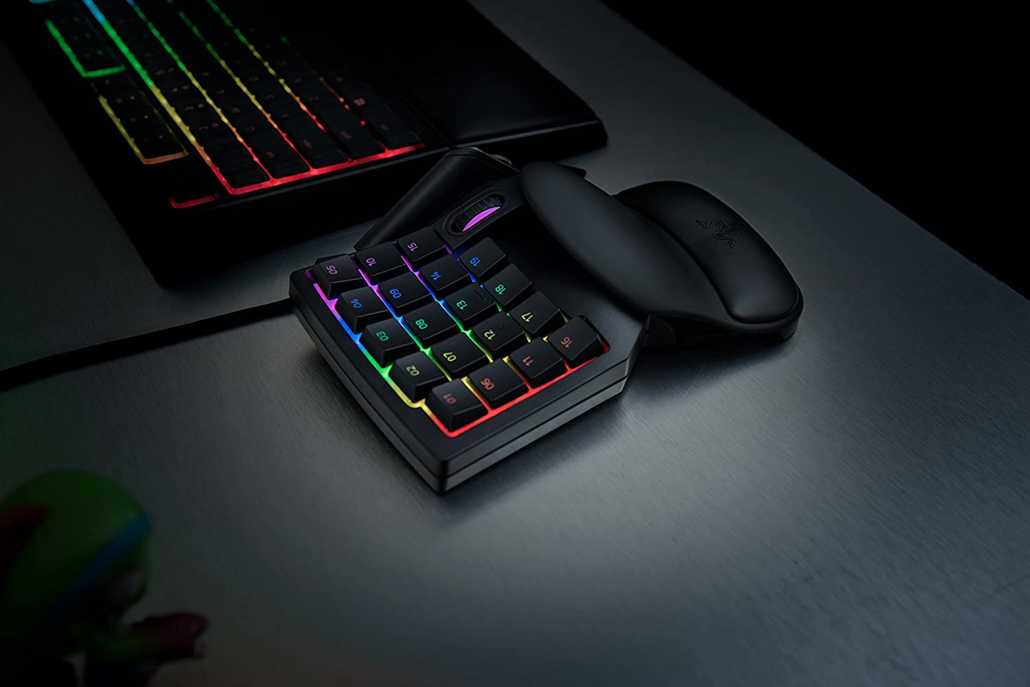 Tartarus V2 Gaming Keypad: Mecha-Membrane Key Switches, 32 Programmable Keys, Customizable Chroma RGB Lighting, Programmable Macros, Classic Black
